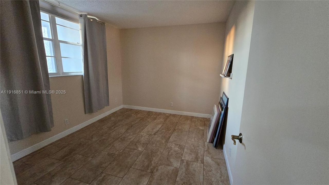 待售: $224,900 (2 贝兹, 2 浴室, 970 平方英尺)