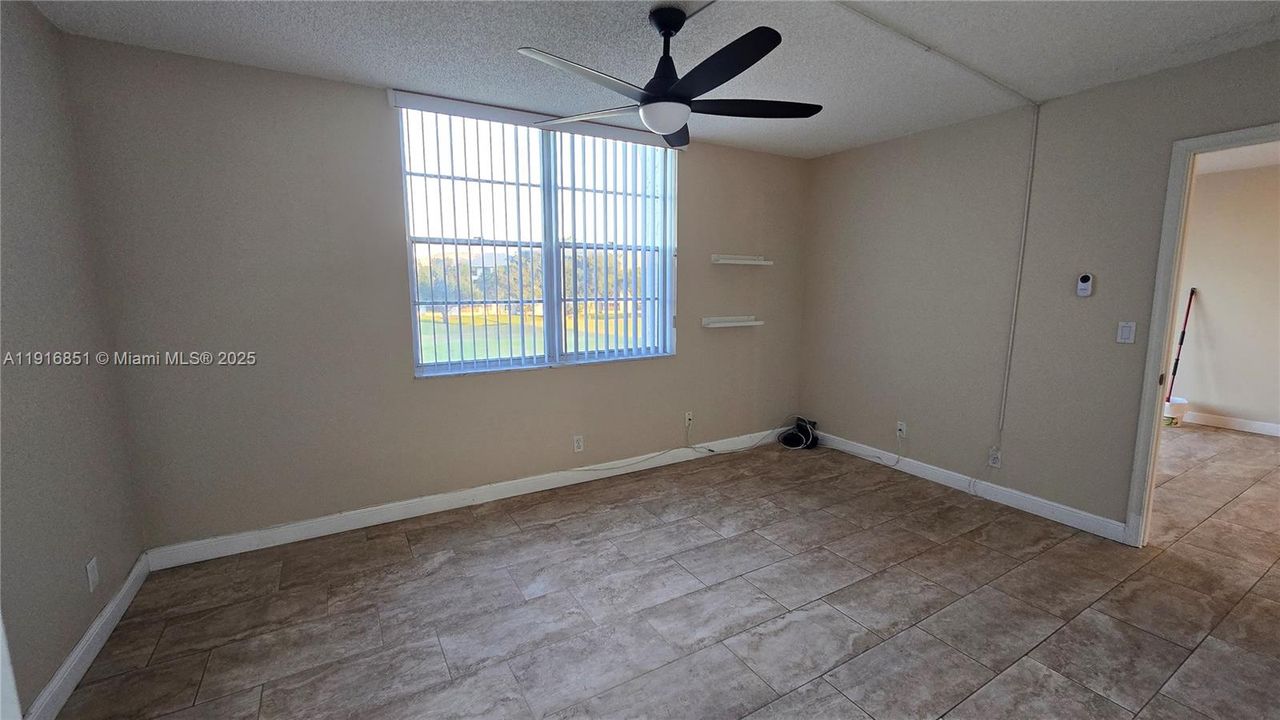 待售: $224,900 (2 贝兹, 2 浴室, 970 平方英尺)