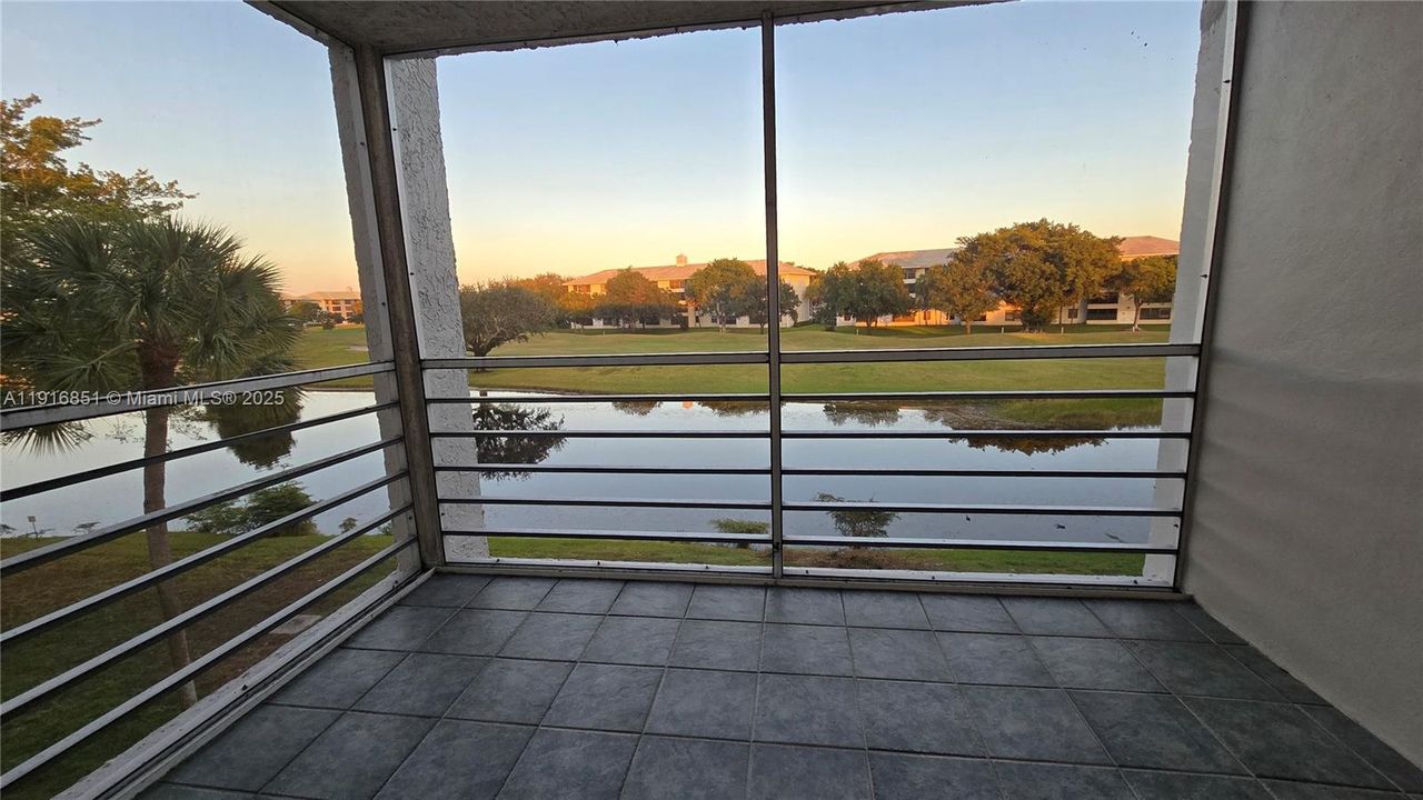 待售: $224,900 (2 贝兹, 2 浴室, 970 平方英尺)