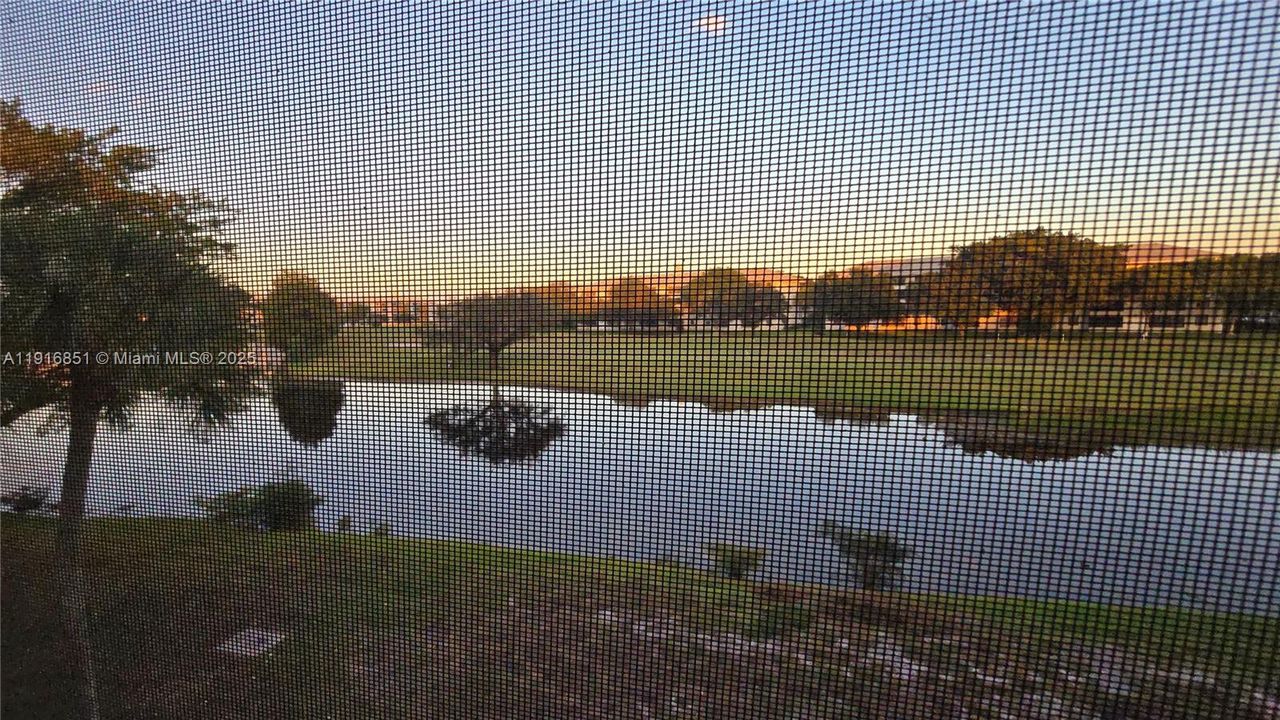 待售: $224,900 (2 贝兹, 2 浴室, 970 平方英尺)