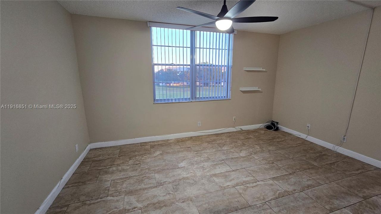 待售: $224,900 (2 贝兹, 2 浴室, 970 平方英尺)