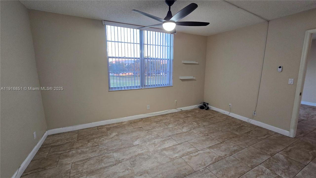 待售: $224,900 (2 贝兹, 2 浴室, 970 平方英尺)