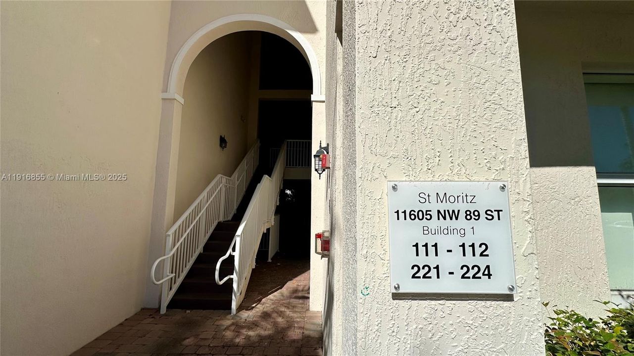 Под контрактом: $2,850 (3 спален, 2 ванн, 1256 Квадратных фут)