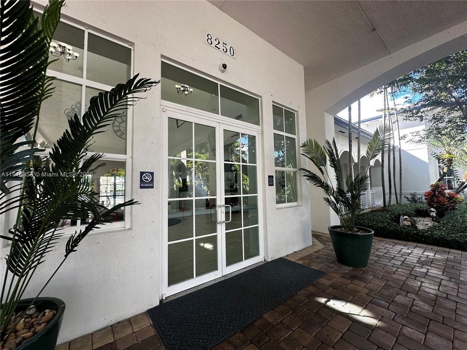 Под контрактом: $2,850 (3 спален, 2 ванн, 1256 Квадратных фут)