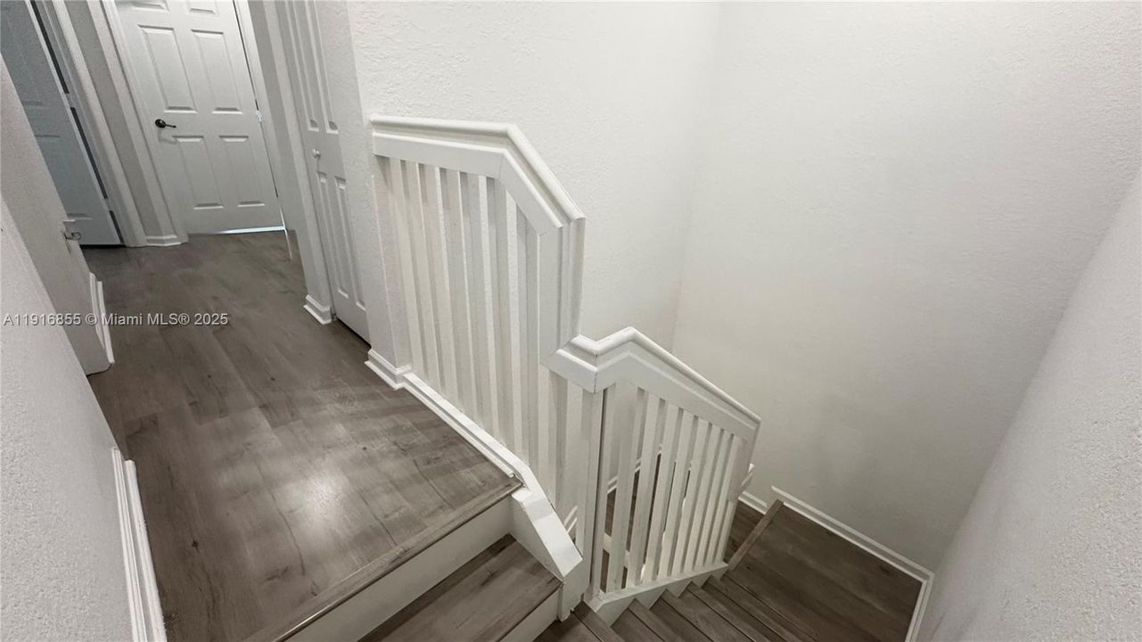 Под контрактом: $2,850 (3 спален, 2 ванн, 1256 Квадратных фут)