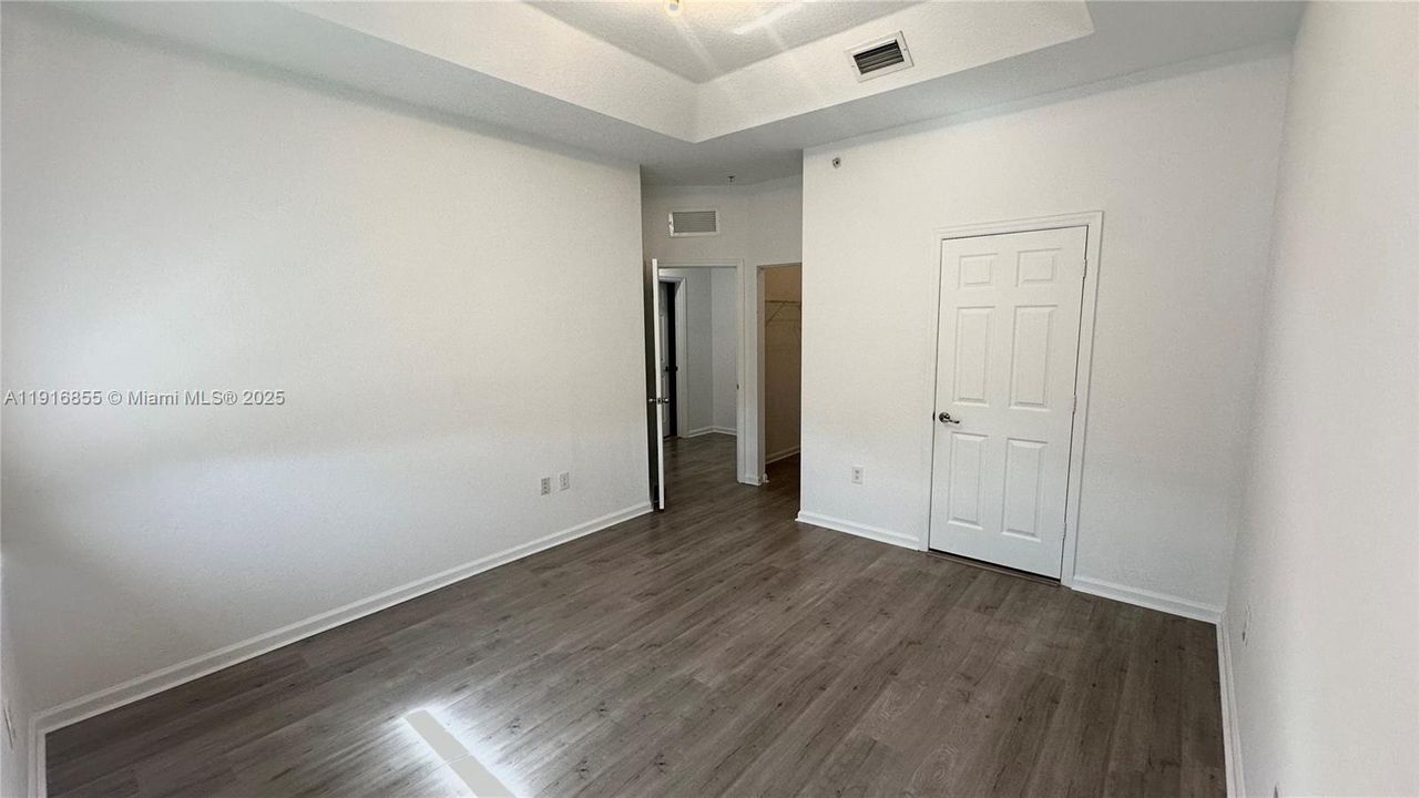 Под контрактом: $2,850 (3 спален, 2 ванн, 1256 Квадратных фут)