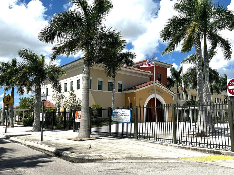 Под контрактом: $2,850 (3 спален, 2 ванн, 1256 Квадратных фут)