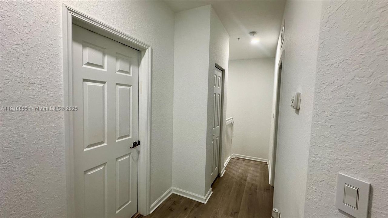 Под контрактом: $2,850 (3 спален, 2 ванн, 1256 Квадратных фут)