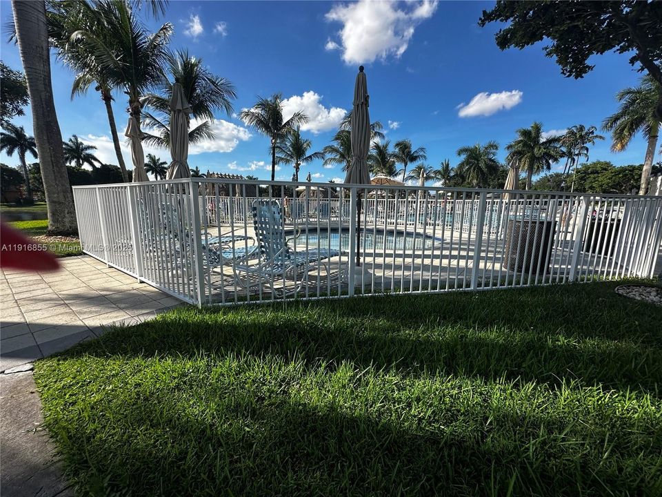 Под контрактом: $2,850 (3 спален, 2 ванн, 1256 Квадратных фут)