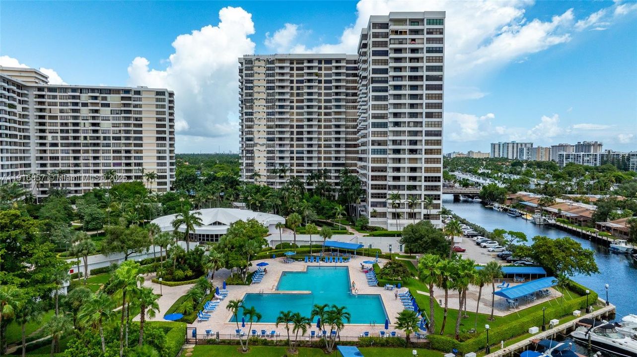 En Venta: $224,900 (2 camas, 2 baños, 1280 Pies cuadrados)