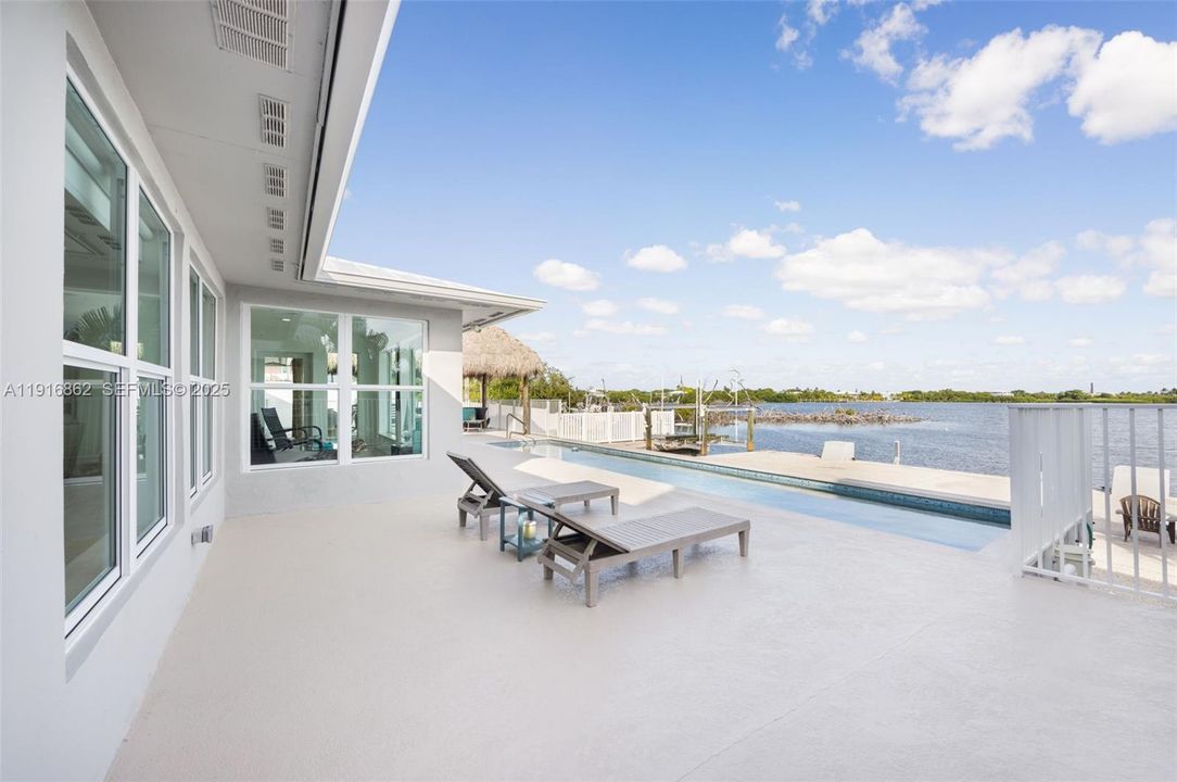 For Sale: $2,069,000 (3 beds, 2 baths, 1849 Square Feet)