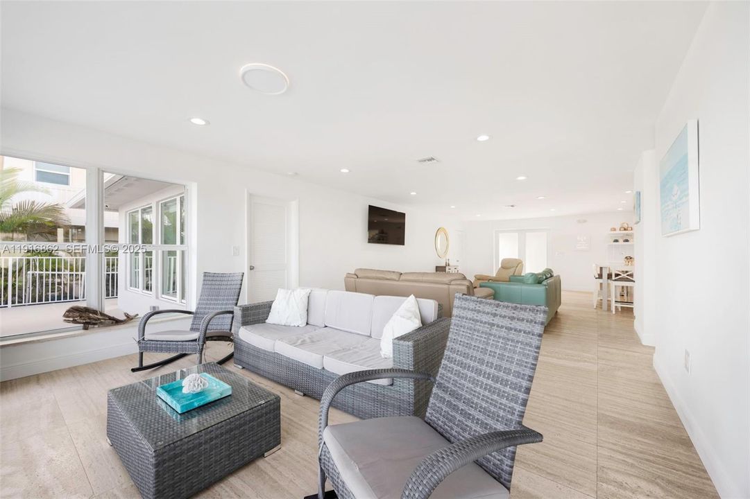 For Sale: $2,069,000 (3 beds, 2 baths, 1849 Square Feet)