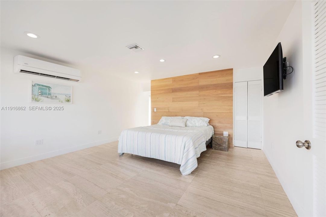 For Sale: $2,069,000 (3 beds, 2 baths, 1849 Square Feet)