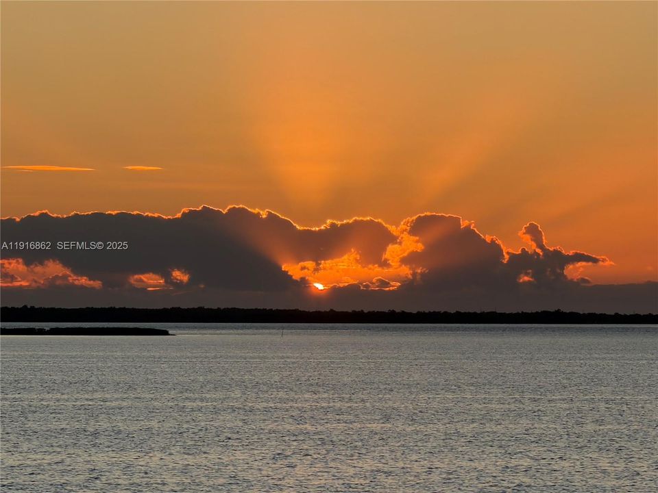 For Sale: $2,069,000 (3 beds, 2 baths, 1849 Square Feet)