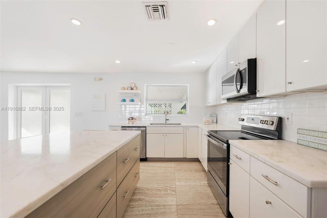 For Sale: $2,069,000 (3 beds, 2 baths, 1849 Square Feet)