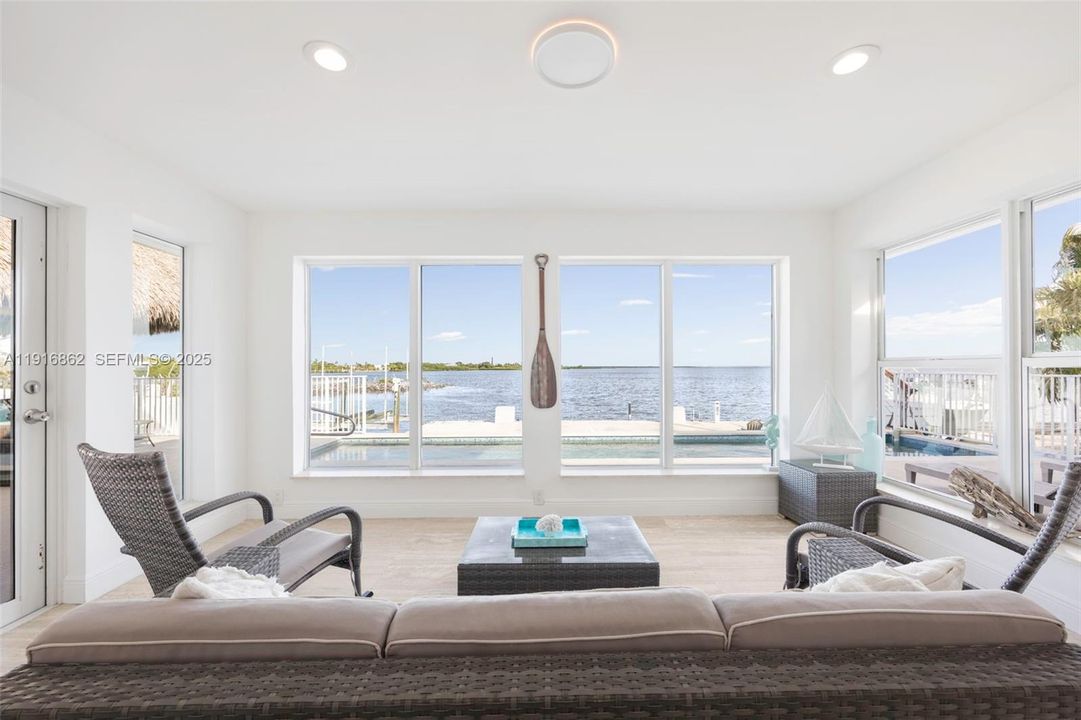 For Sale: $2,069,000 (3 beds, 2 baths, 1849 Square Feet)