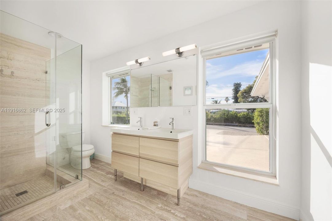 For Sale: $2,069,000 (3 beds, 2 baths, 1849 Square Feet)