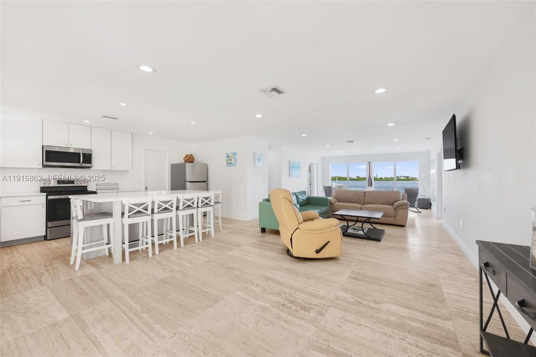 For Sale: $2,069,000 (3 beds, 2 baths, 1849 Square Feet)