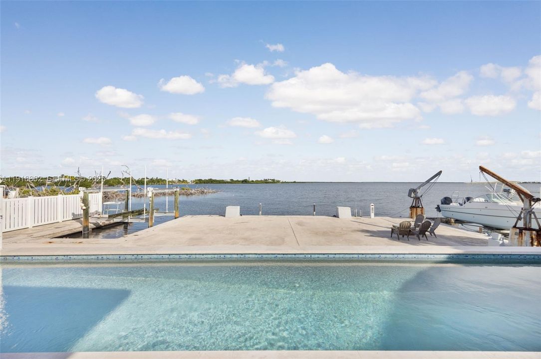 For Sale: $2,069,000 (3 beds, 2 baths, 1849 Square Feet)