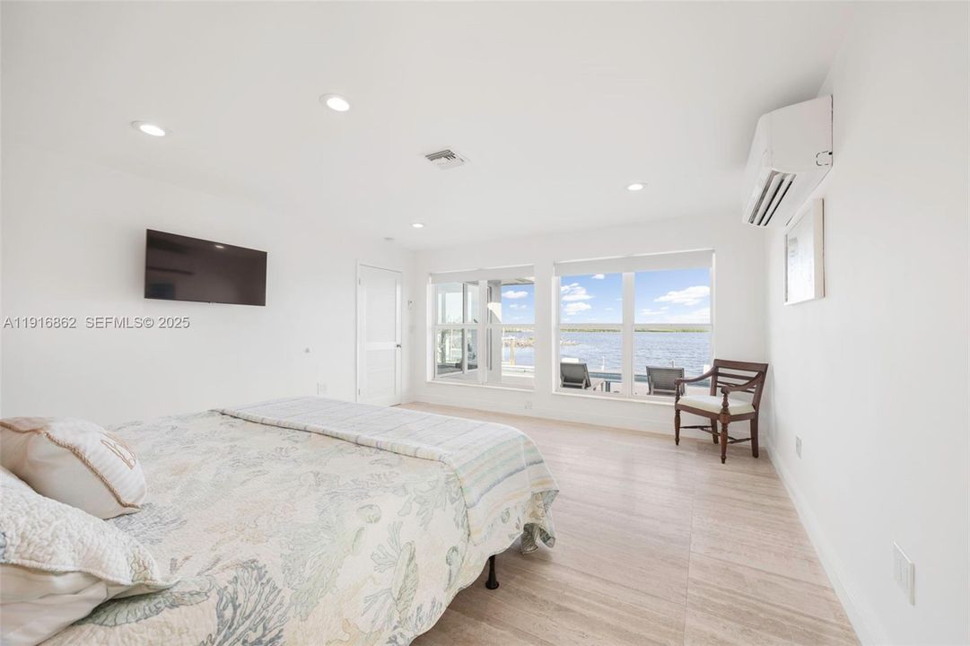 For Sale: $2,069,000 (3 beds, 2 baths, 1849 Square Feet)