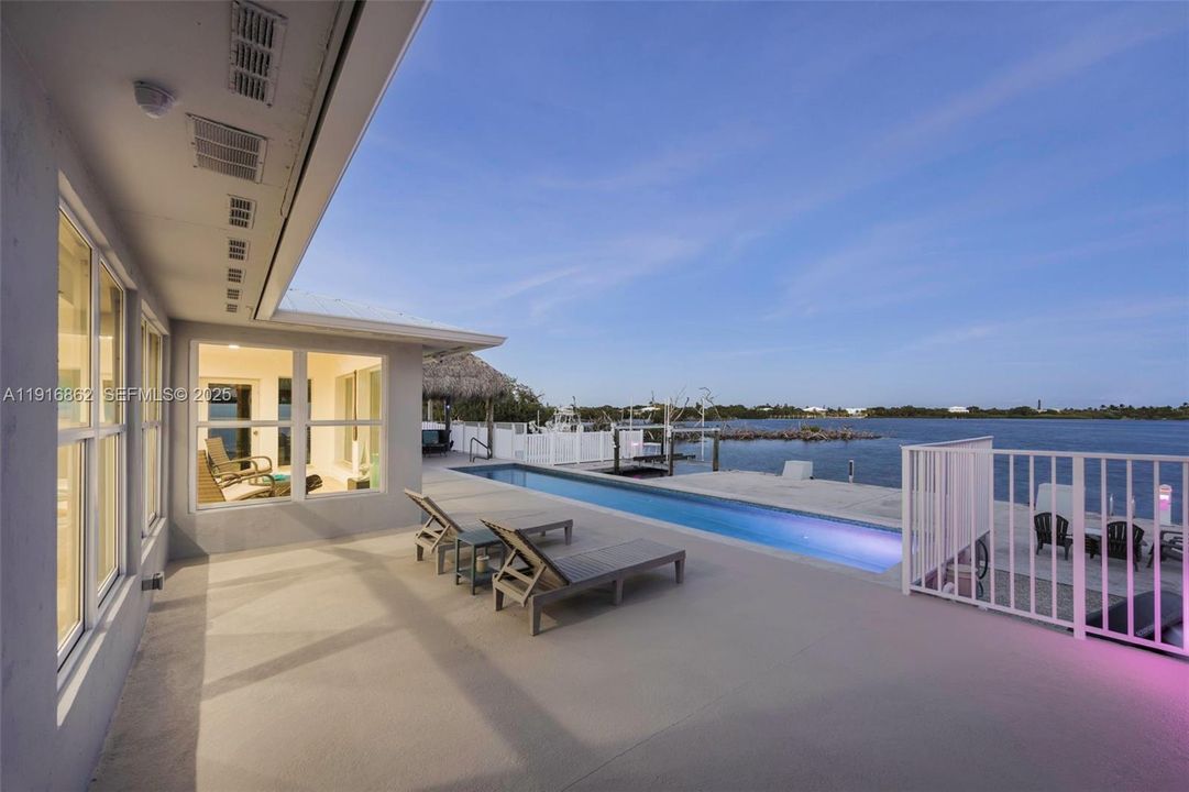 For Sale: $2,069,000 (3 beds, 2 baths, 1849 Square Feet)