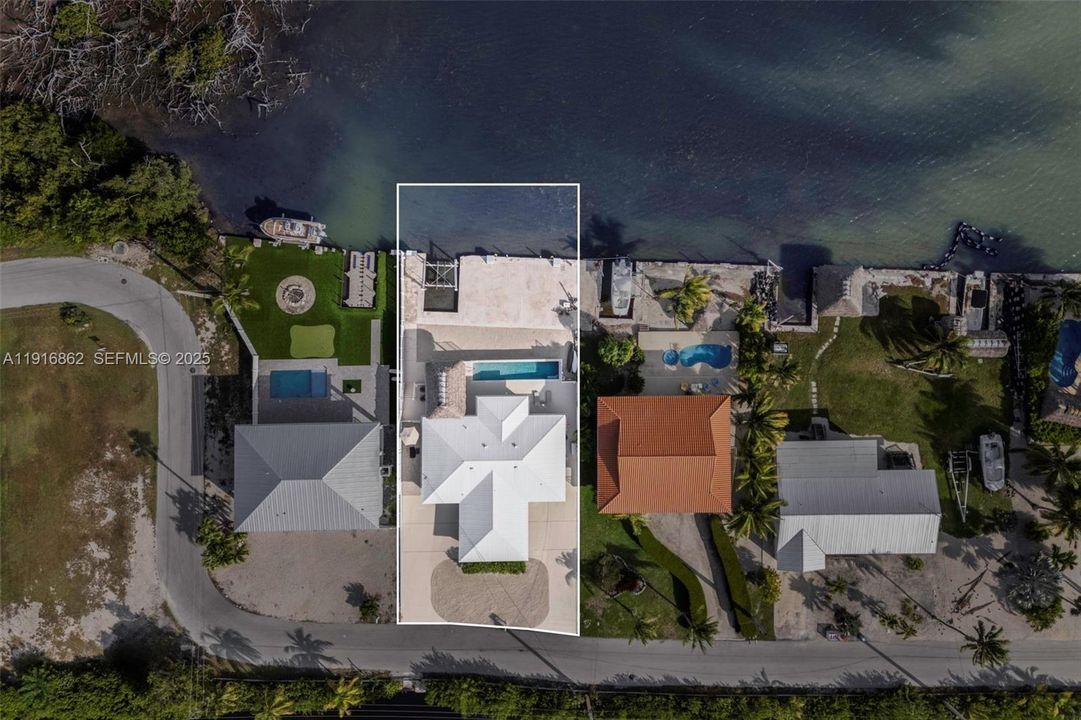 For Sale: $2,069,000 (3 beds, 2 baths, 1849 Square Feet)