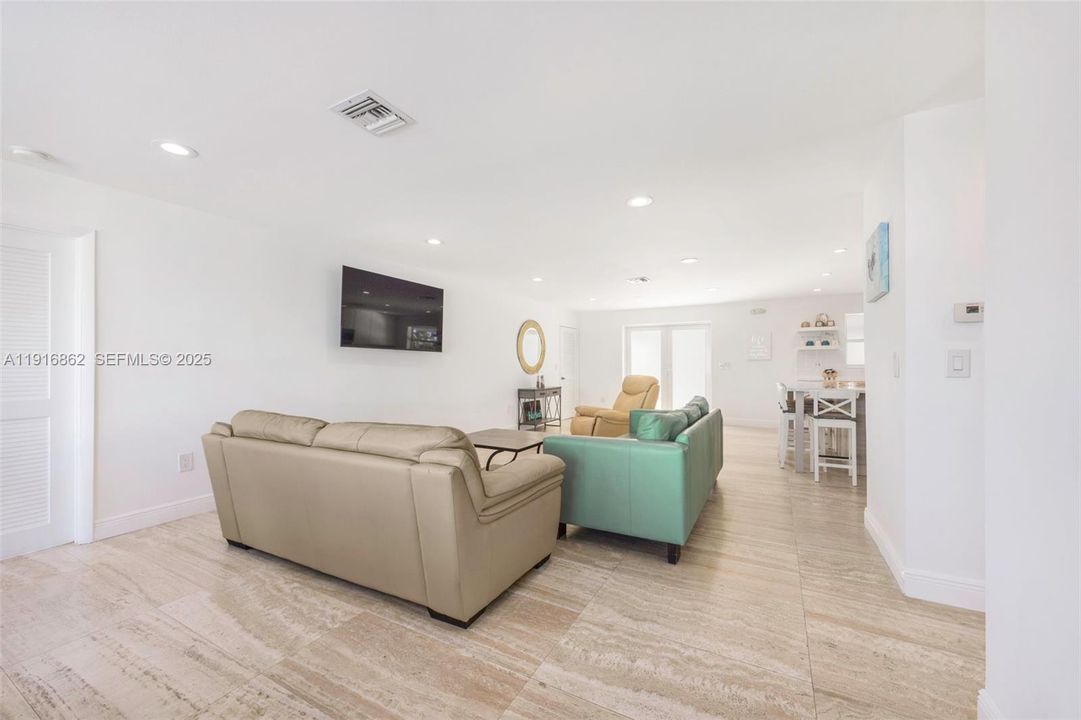 For Sale: $2,069,000 (3 beds, 2 baths, 1849 Square Feet)