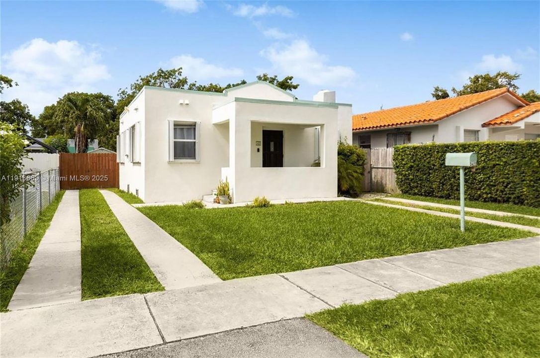 For Sale: $714,990 (2 beds, 2 baths, 896 Square Feet)