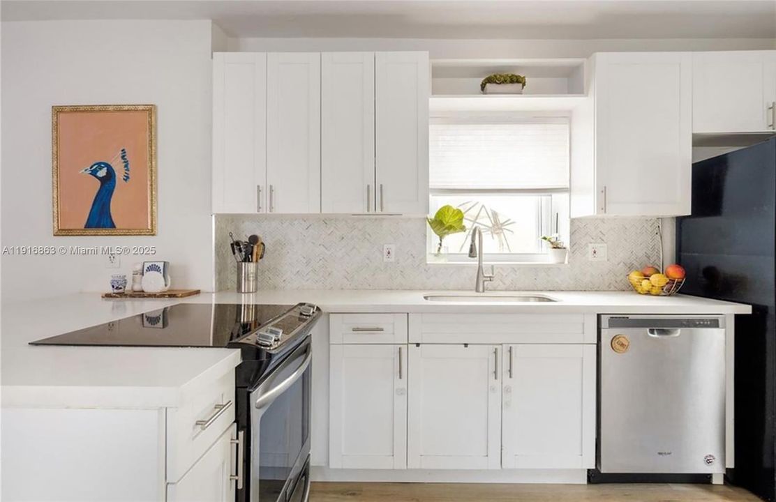 For Sale: $714,990 (2 beds, 2 baths, 896 Square Feet)