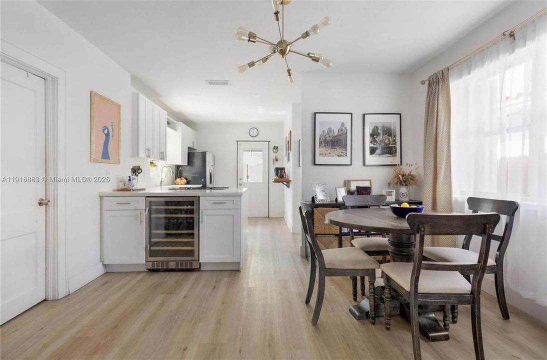 For Sale: $714,990 (2 beds, 2 baths, 896 Square Feet)