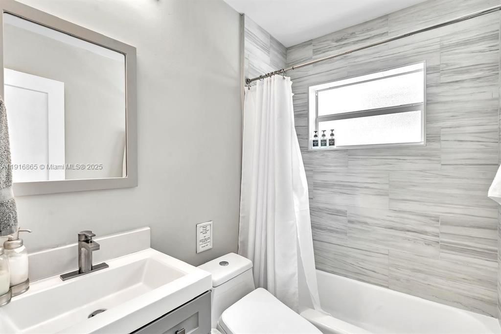 For Rent: $5,700 (4 beds, 2 baths, 1566 Square Feet)