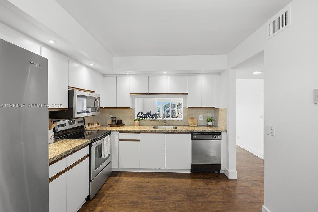 В аренду: $2,300 (2 спален, 2 ванн, 1192 Квадратных фут)