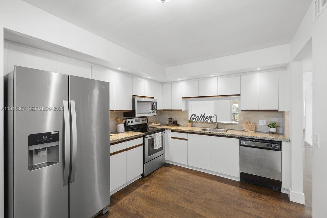 В аренду: $2,300 (2 спален, 2 ванн, 1192 Квадратных фут)