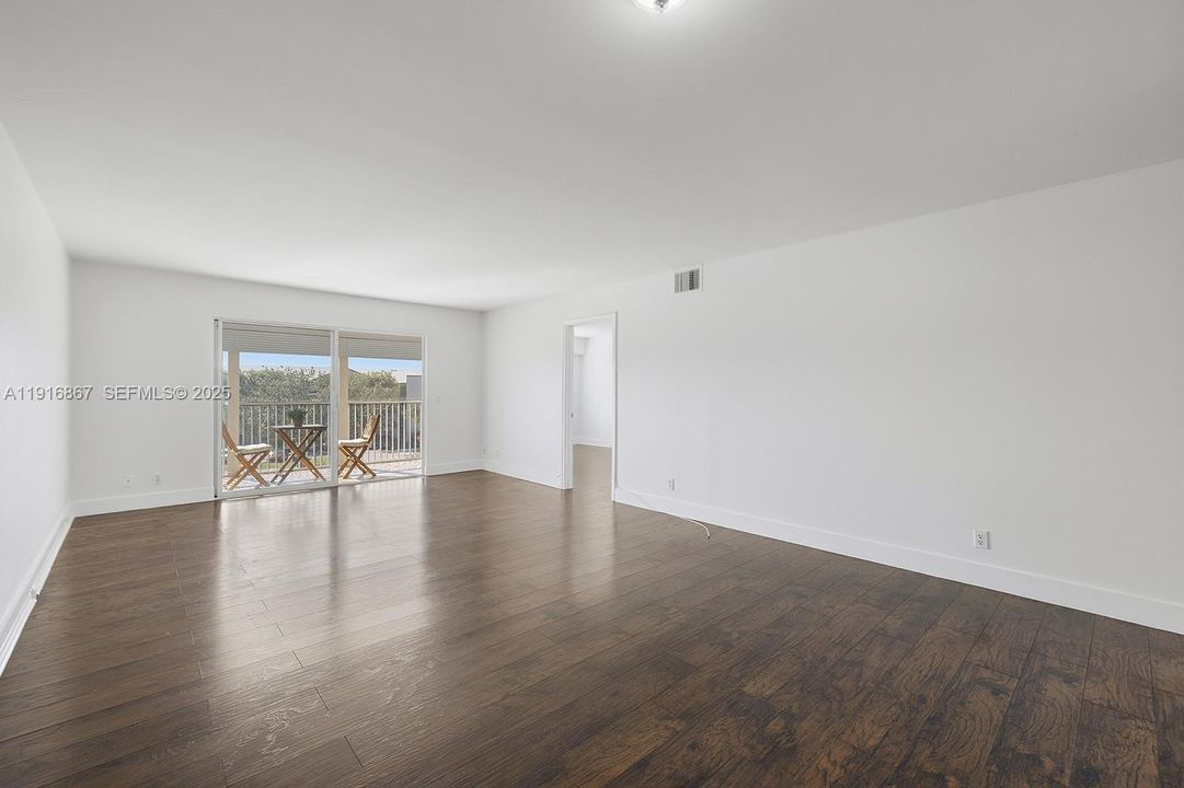 В аренду: $2,300 (2 спален, 2 ванн, 1192 Квадратных фут)