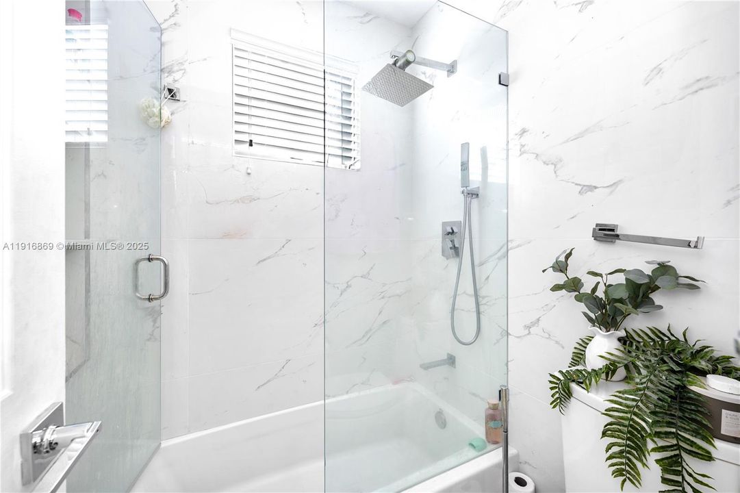 En Venta: $475,000 (2 camas, 2 baños, 1250 Pies cuadrados)