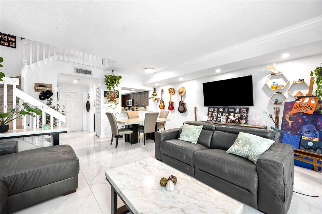 En Venta: $475,000 (2 camas, 2 baños, 1250 Pies cuadrados)