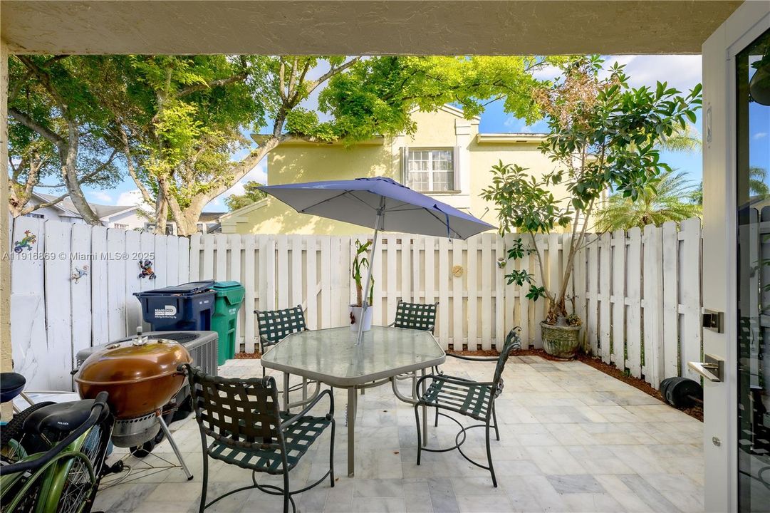 En Venta: $475,000 (2 camas, 2 baños, 1250 Pies cuadrados)