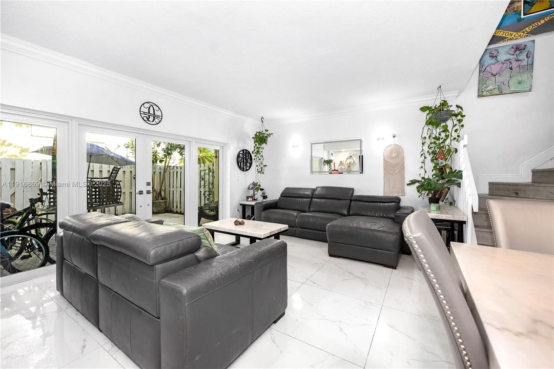 En Venta: $475,000 (2 camas, 2 baños, 1250 Pies cuadrados)