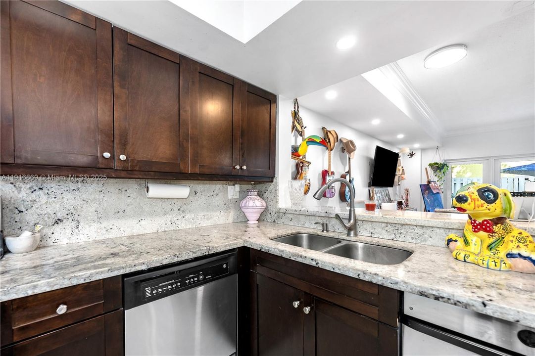 En Venta: $475,000 (2 camas, 2 baños, 1250 Pies cuadrados)