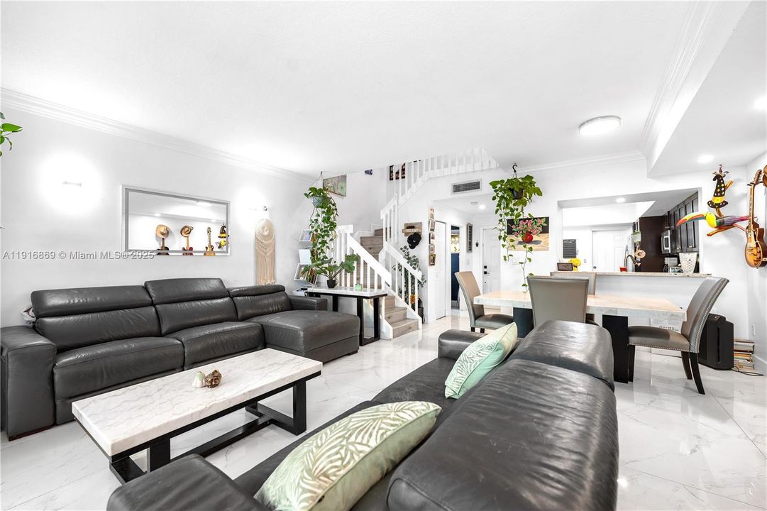 En Venta: $475,000 (2 camas, 2 baños, 1250 Pies cuadrados)