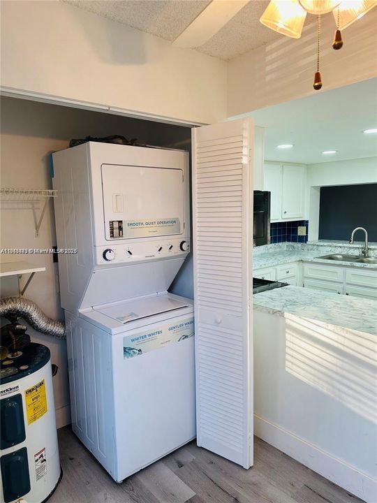 Active With Contract: $2,400 (3 beds, 2 baths, 1155 Square Feet)