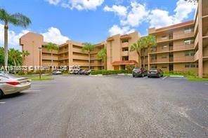 Active With Contract: $2,400 (3 beds, 2 baths, 1155 Square Feet)