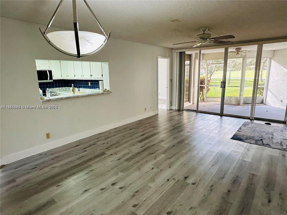 Active With Contract: $2,400 (3 beds, 2 baths, 1155 Square Feet)