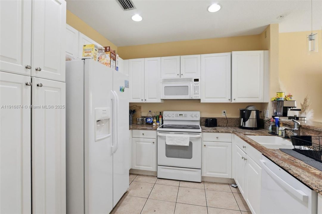 En Venta: $355,000 (3 camas, 2 baños, 1574 Pies cuadrados)