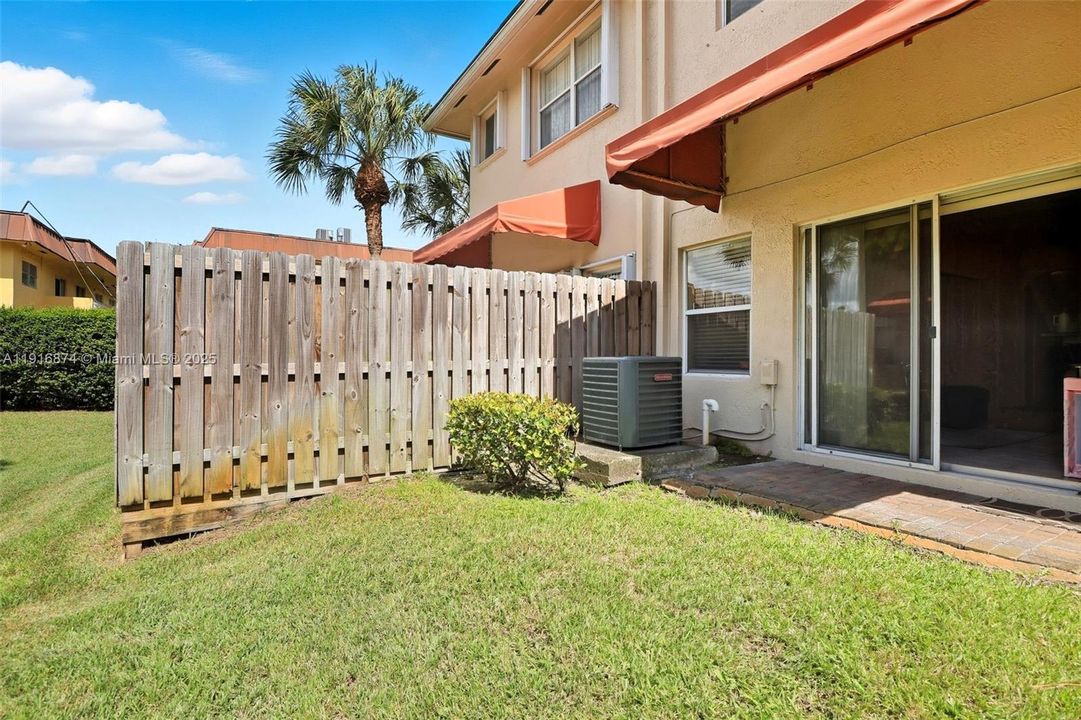 En Venta: $355,000 (3 camas, 2 baños, 1574 Pies cuadrados)