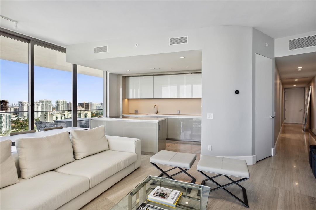 For Rent: $11,000 (2 beds, 2 baths, 1147 Square Feet)