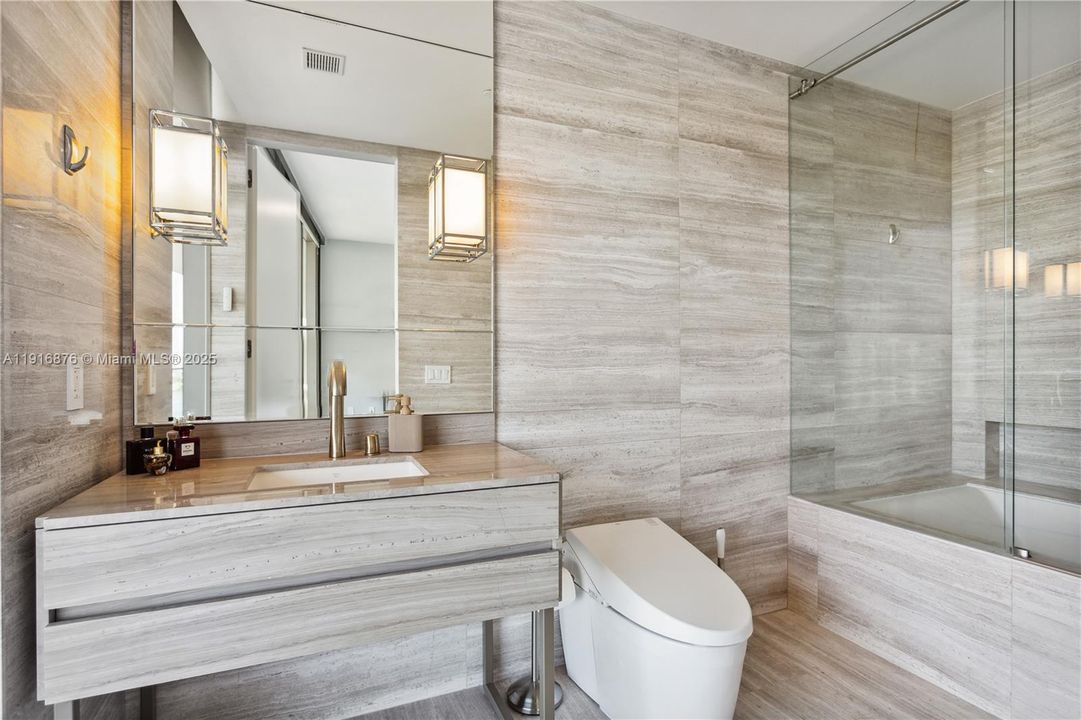 For Rent: $11,000 (2 beds, 2 baths, 1147 Square Feet)