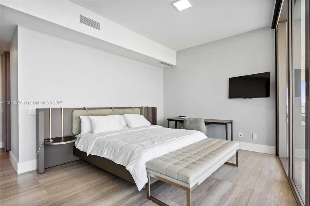 For Rent: $11,000 (2 beds, 2 baths, 1147 Square Feet)