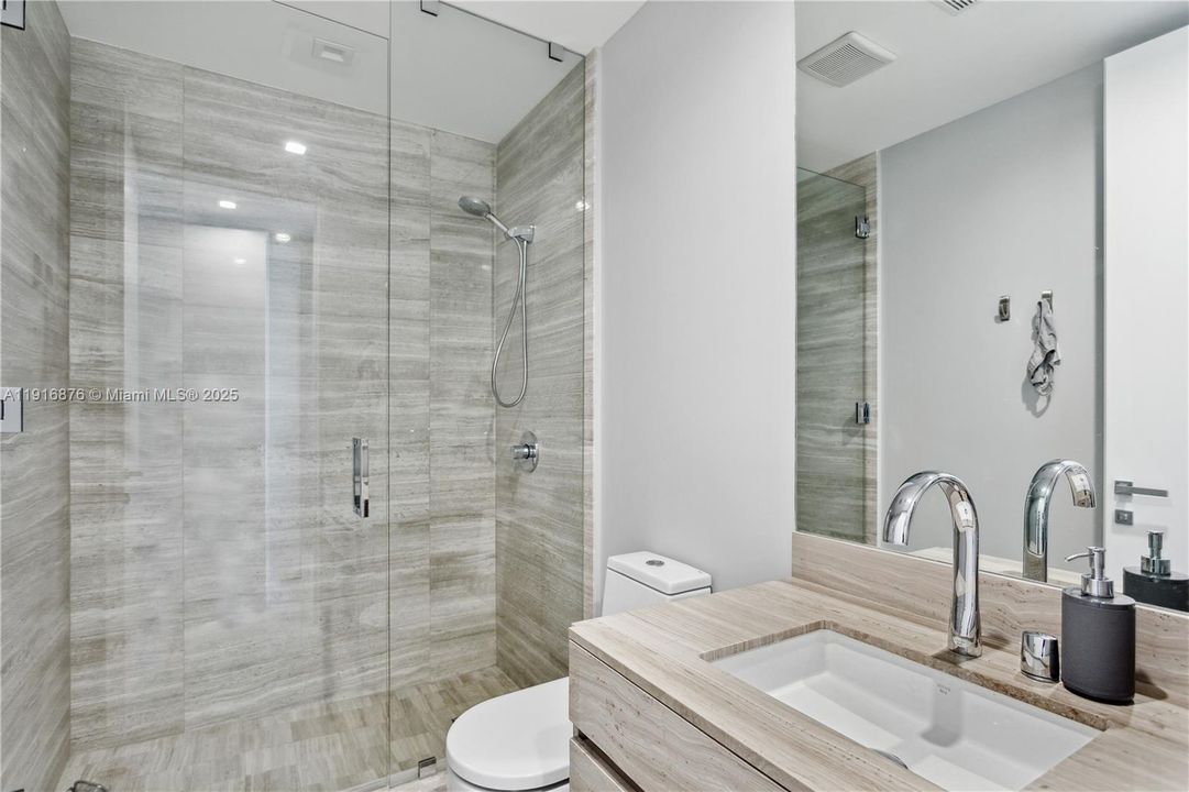 For Rent: $11,000 (2 beds, 2 baths, 1147 Square Feet)