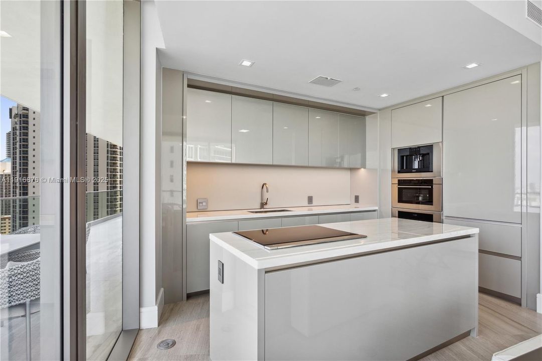 For Rent: $11,000 (2 beds, 2 baths, 1147 Square Feet)